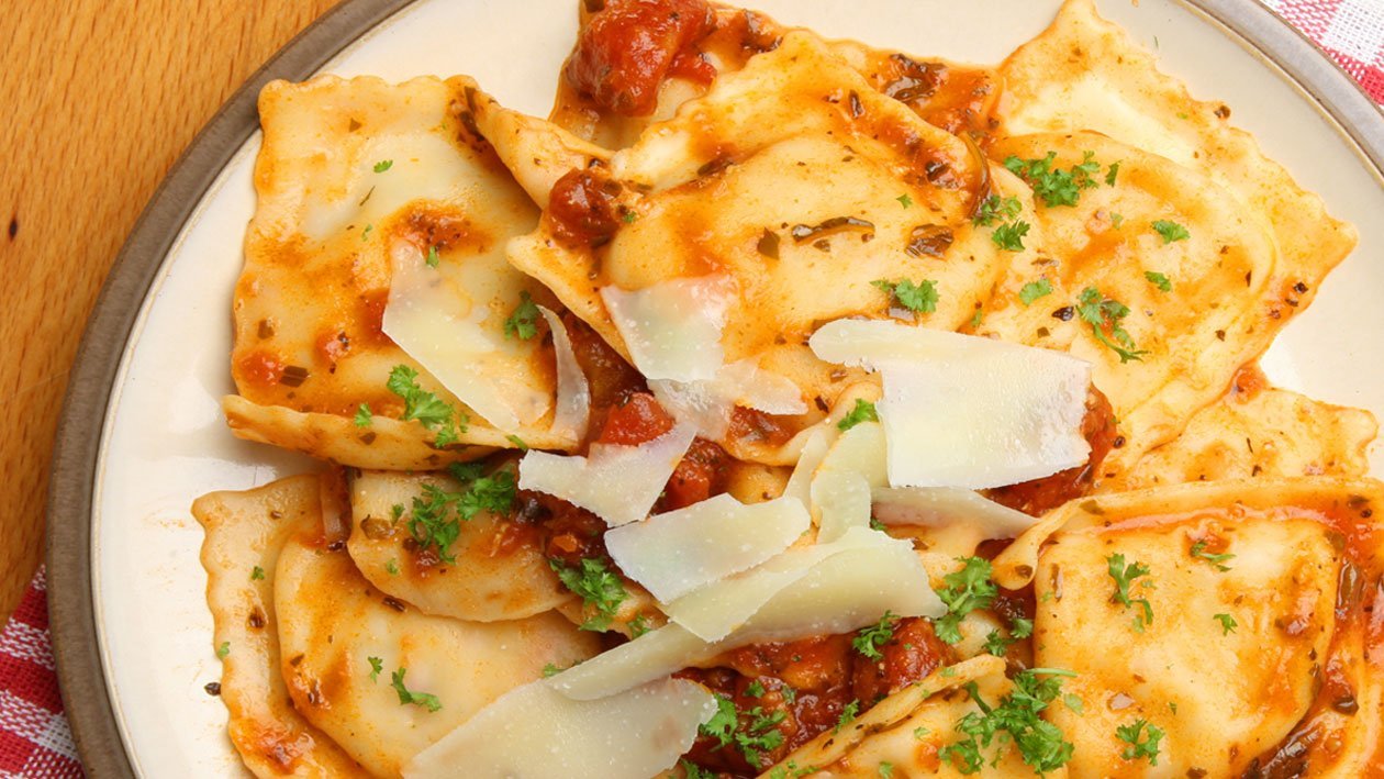 Ravioli Keju dengan Saus Madre
