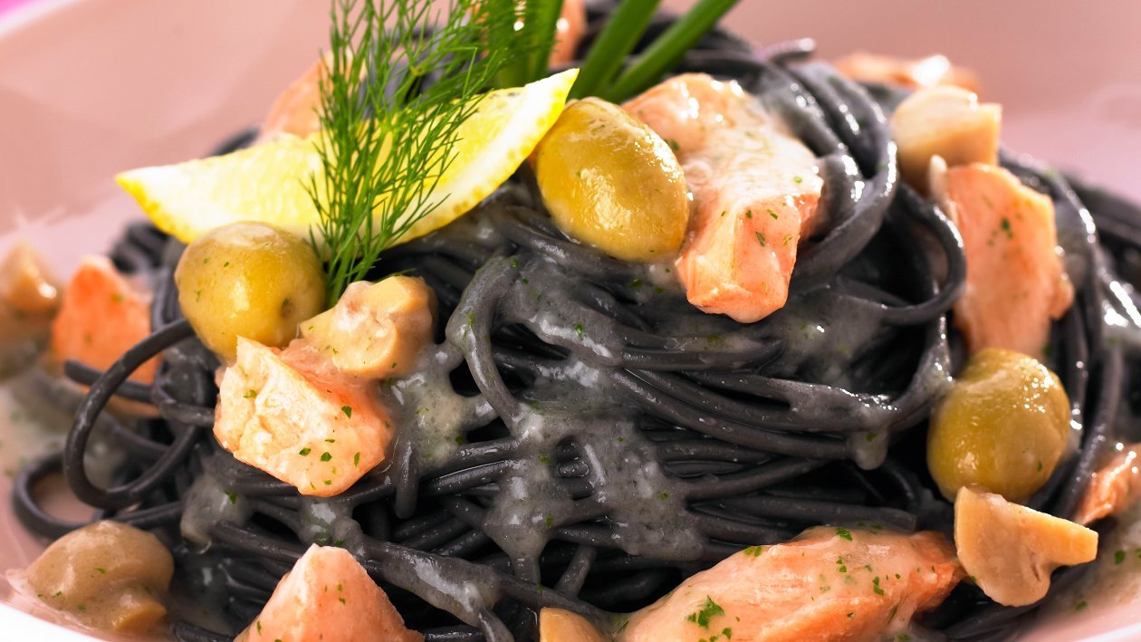 Spaghetti Hitam Salmon