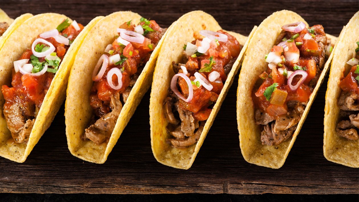 Taco Daging Sapi dengan Saus Tomat Pedas